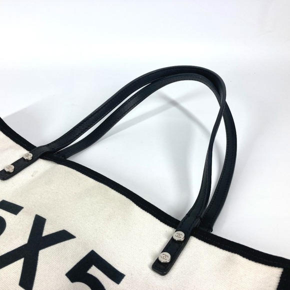 CHANEL Black Leather Shoulder Bag - Picture 10 of 16